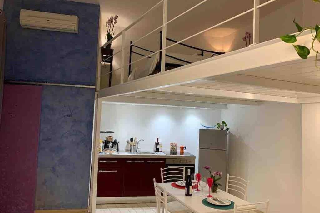 Small Mezzanine Apartment Colosseo Róma Kültér fotó